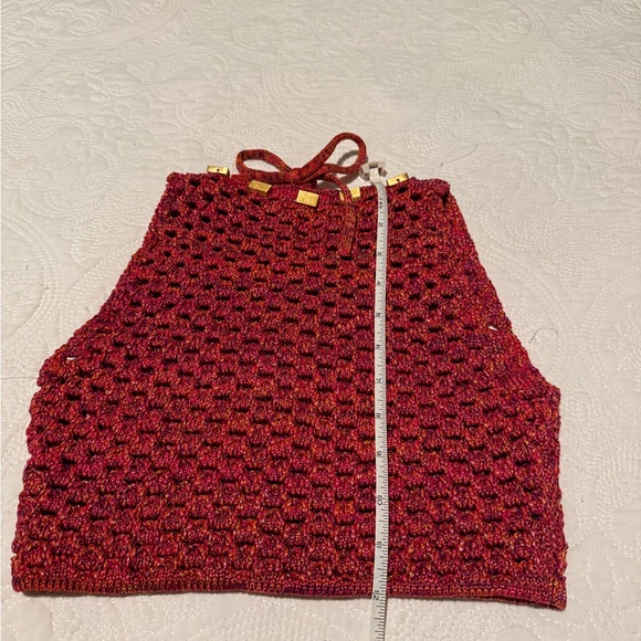 Chic Red Knit Sleeveless Top with Gold Accents S-Petite - Picture 5 of 6